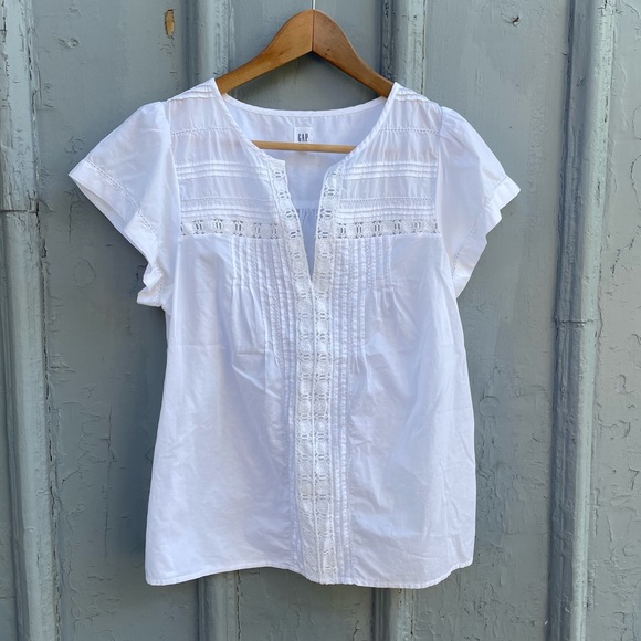 GAP Tops - Gap flutter sleeve lace blouse, small